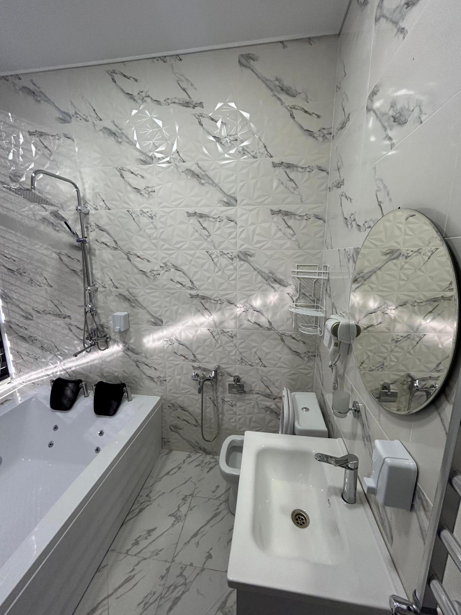 Holiday home Luxury Milan Mountain Ponoramic Villa, Indoor Heated Pool And Jacuzzi With Mountain View *