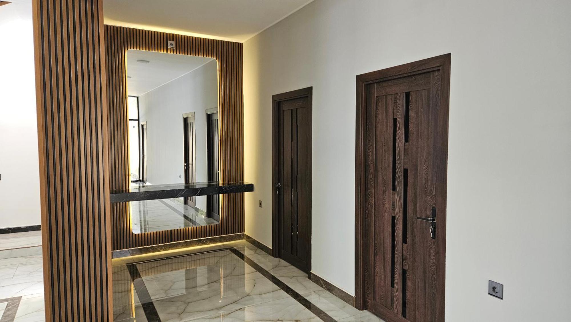 Luxury Milan Mountain Ponoramic Villa, Indoor Heated Pool And Jacuzzi With Mountain View Ferienhaus